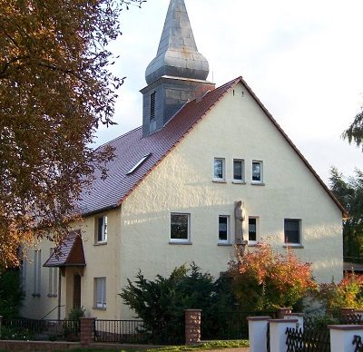 Katholische Kirche Löbejün, Außenansicht
