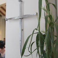 Nagelkreuz am Pfeiler in der Kirche Heilig Kreuz in Halle (Saale)