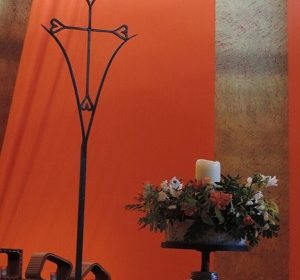 Kreuz in der Kirche der Versöhnung in Taizé