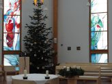 Kirche Dölau weihnachtlich geschmückt